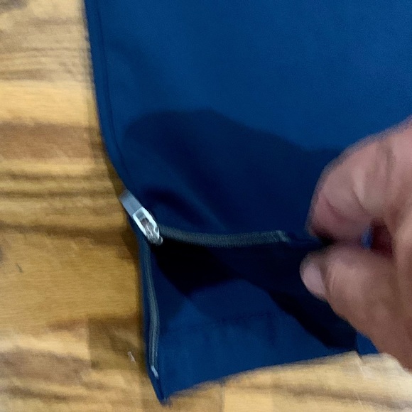 Bonobos Maide Navy Golf Pants. Size 36" x 34" - Picture 4 of 10